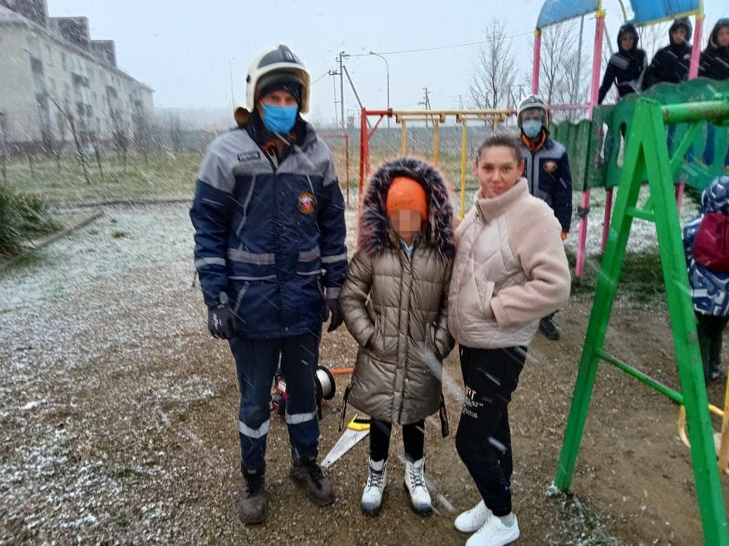 В Краснодарском крае школьнице зажало голову на детской площадке