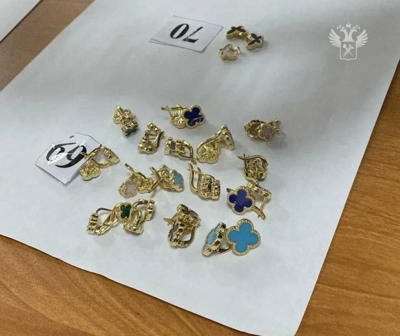 В бандаже контрабандистка привезла в Сочи 1600 золотых изделий