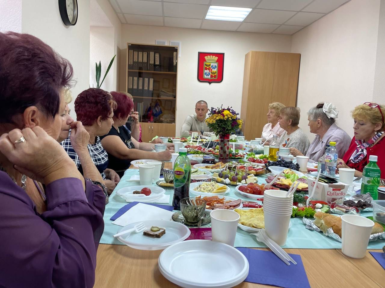 Депутат гордумы Андрей Анашкин продолжает поздравлять ветеранов с Днём пожилого человека