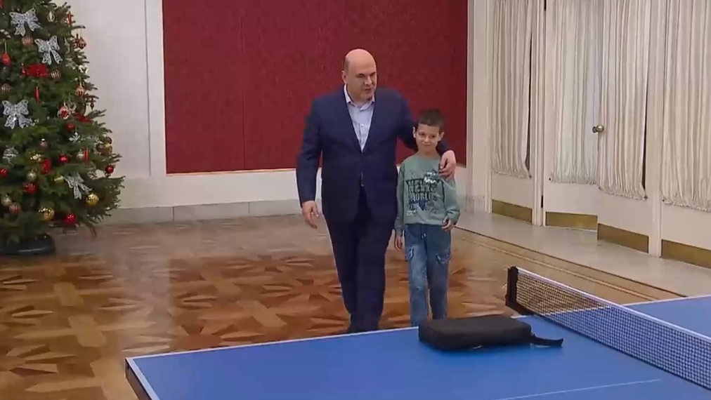 Мишустин сыграл с мальчиком из Краснодарского края в теннис