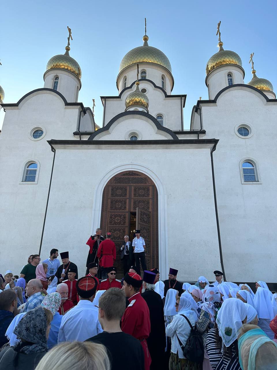 В Анапе патриарх Кирилл освятил Владимирский храм