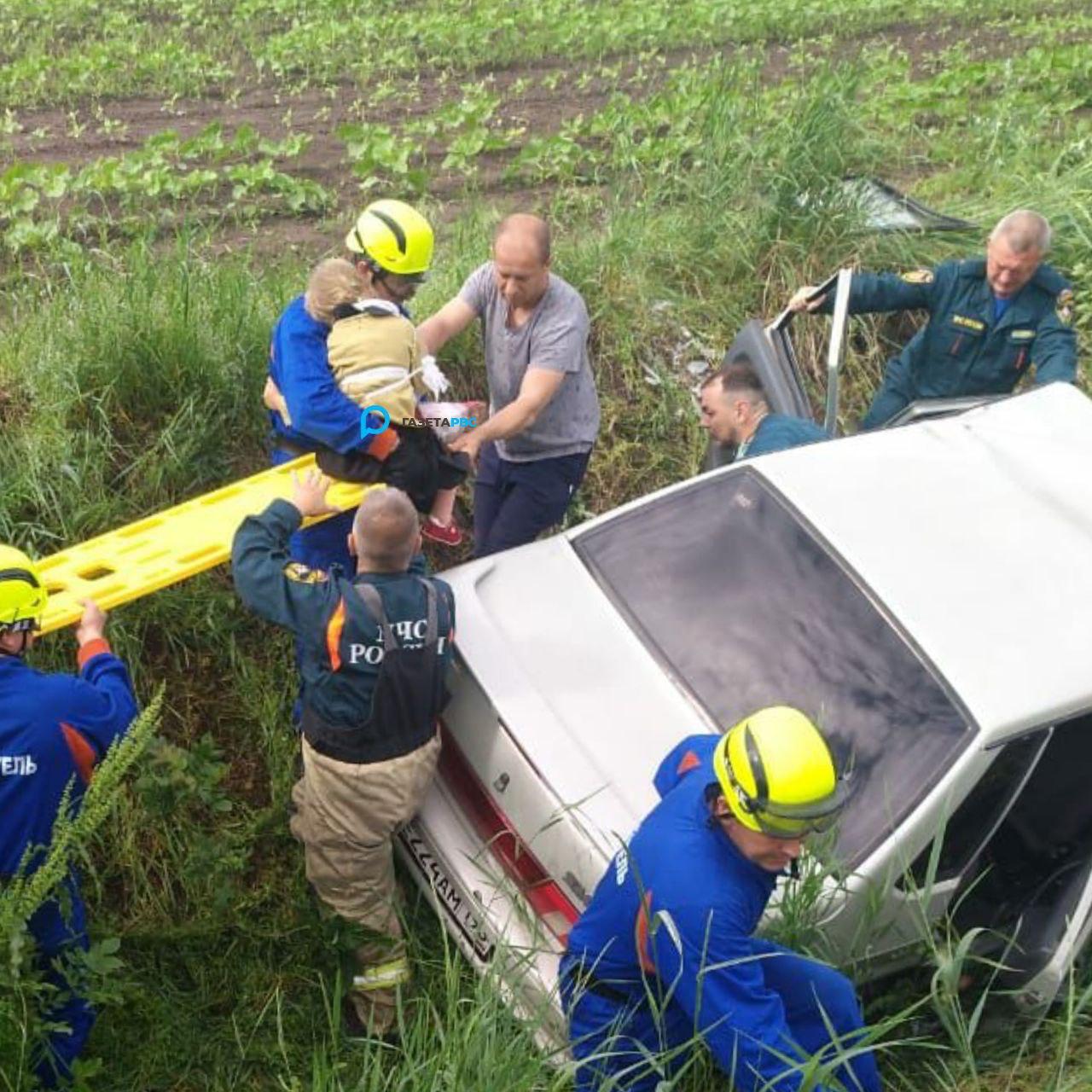 В Краснодарском крае в аварию попала женщина и четверо детей