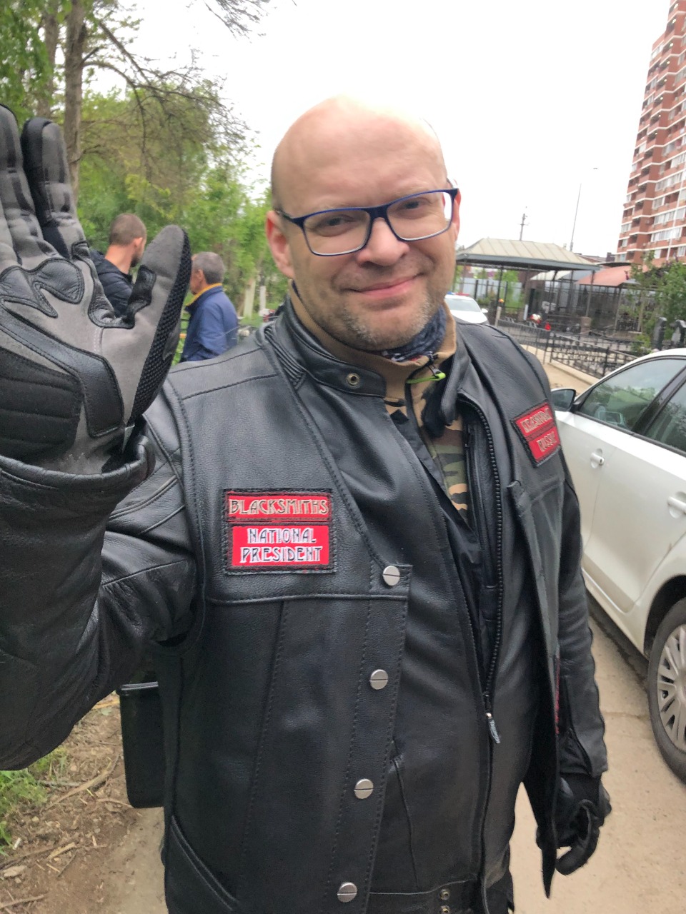 В Краснодаре экс-чиновник напал на семью на кладбище?