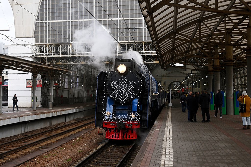 Не в санях: Дед Мороз будет разъезжать по России на новом поезде