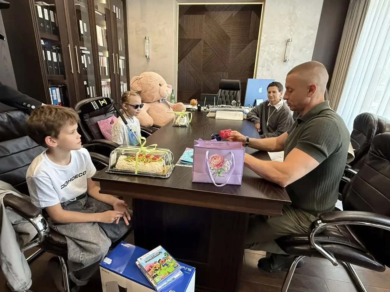 подарок