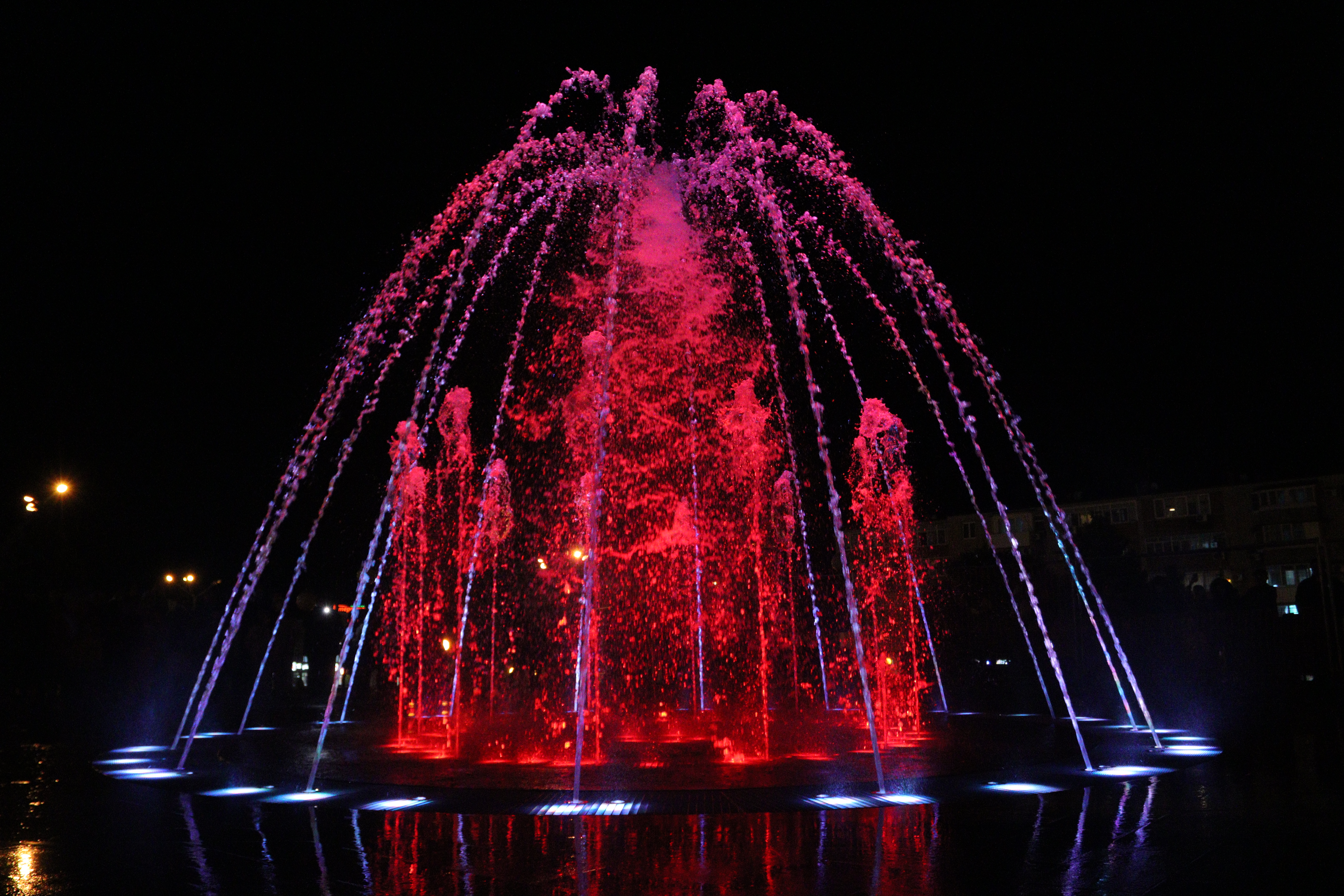 В центре Усть-Лабинска открылся поющий фонтан