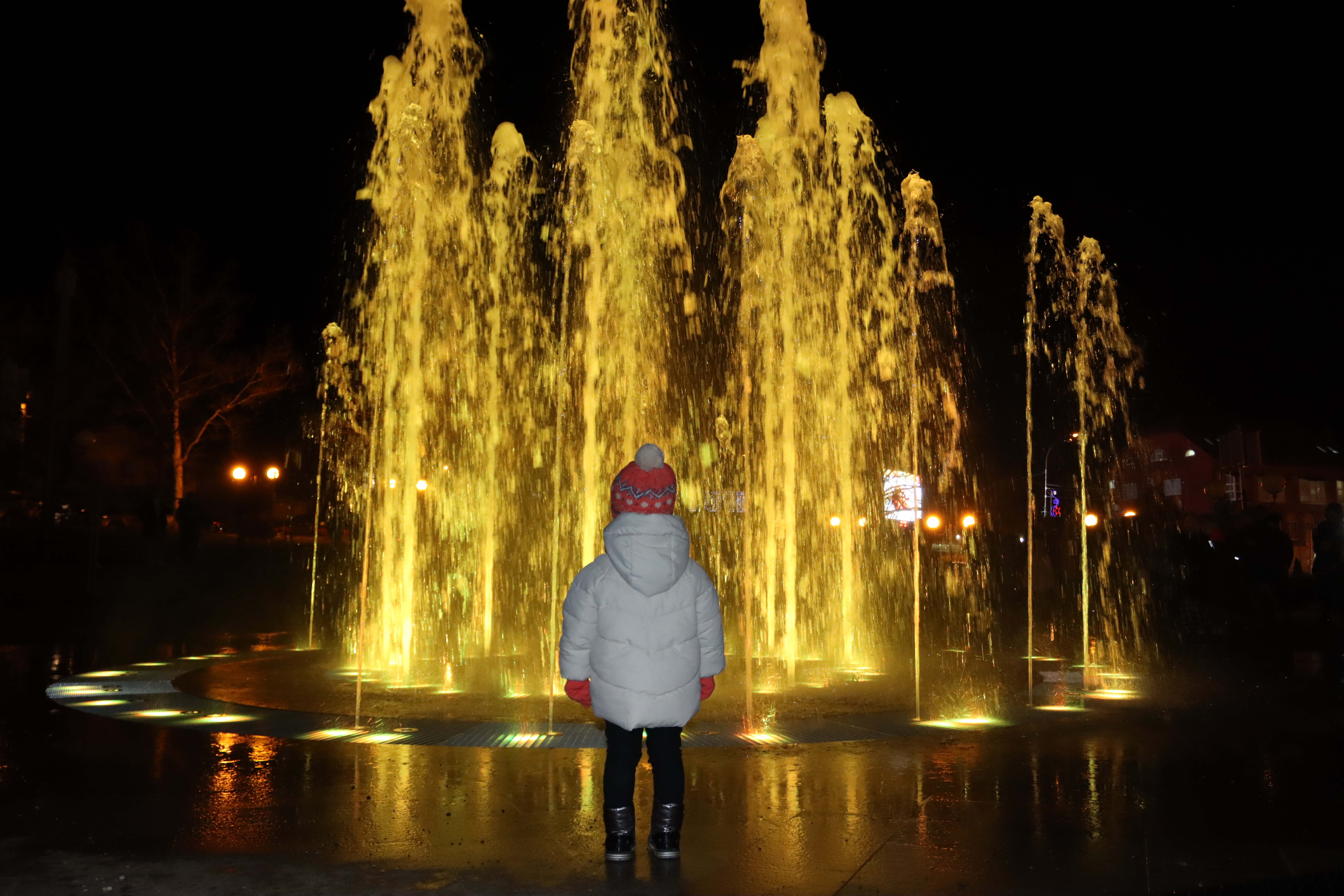 В центре Усть-Лабинска открылся поющий фонтан