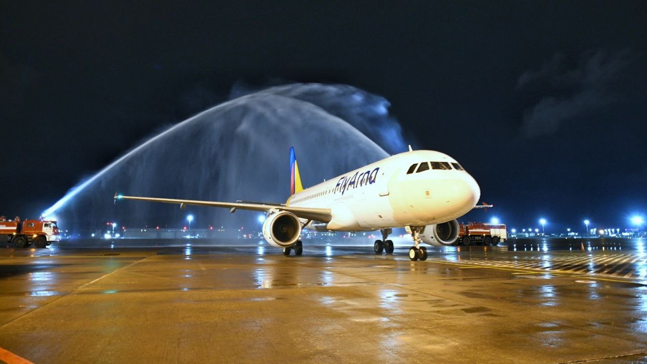 Сегодня в аэропорту Сочи встретили первый рейс из Еревана