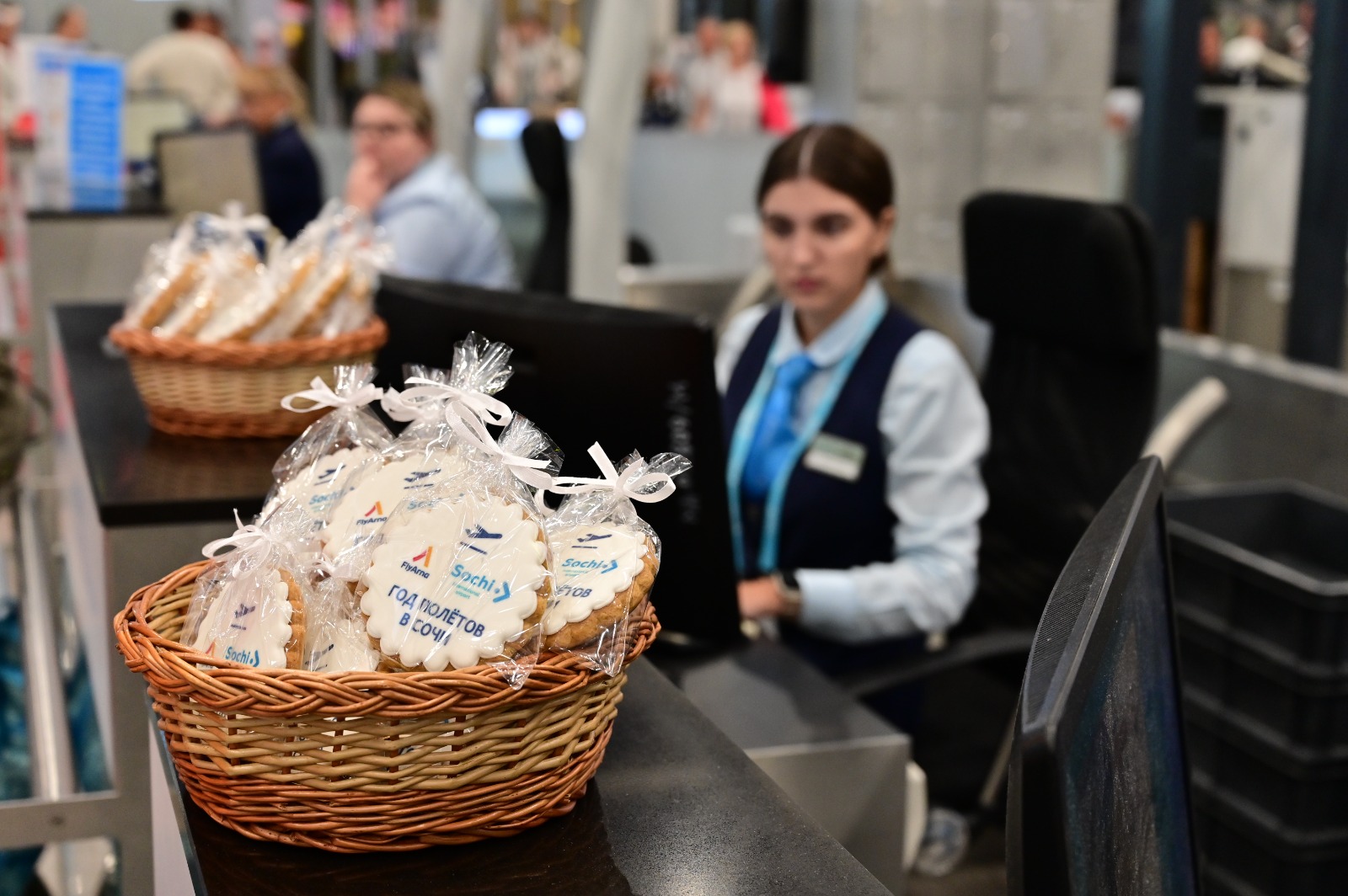 В аэропорту Сочи и отметили годовщину сотрудничества с Fly Arna