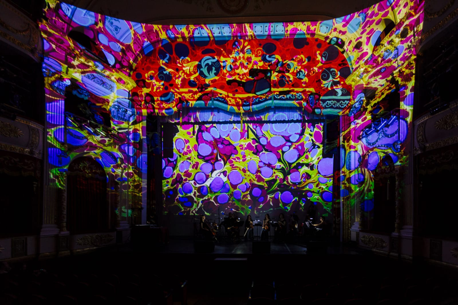 Оркестр с живыми картинами 