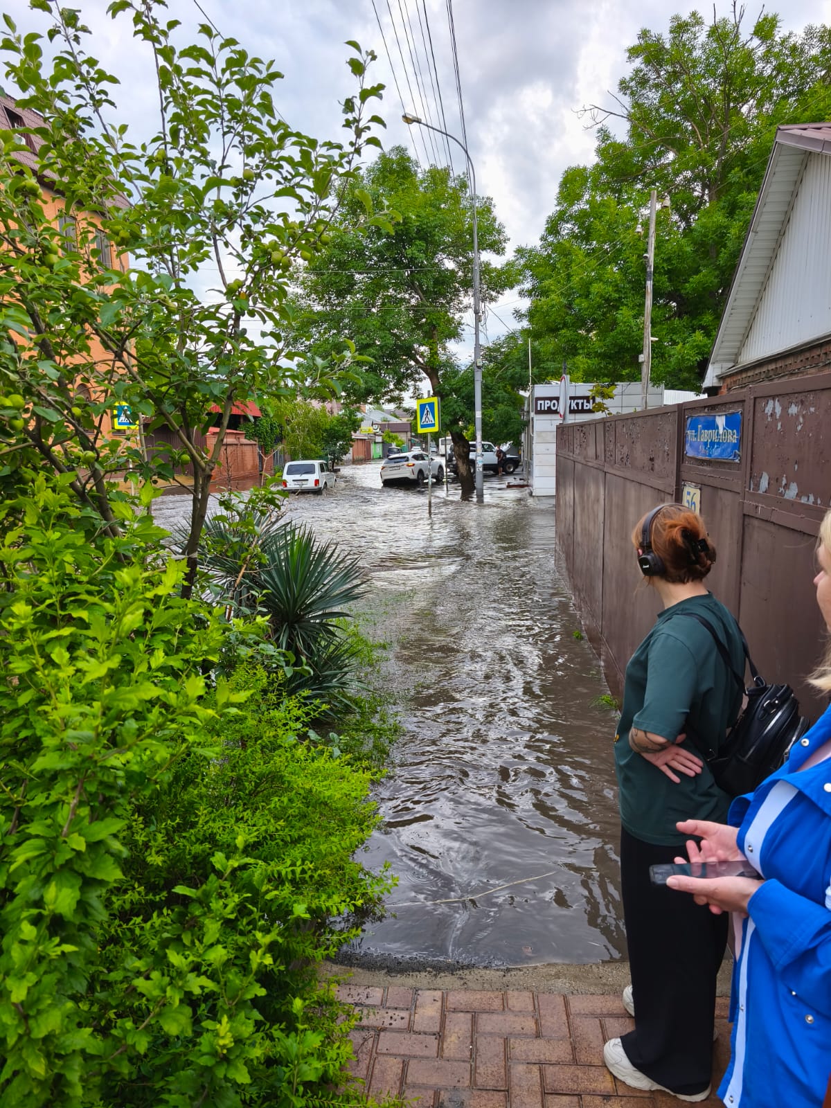 жители после сильного дождя жалуются на фекальный потоп