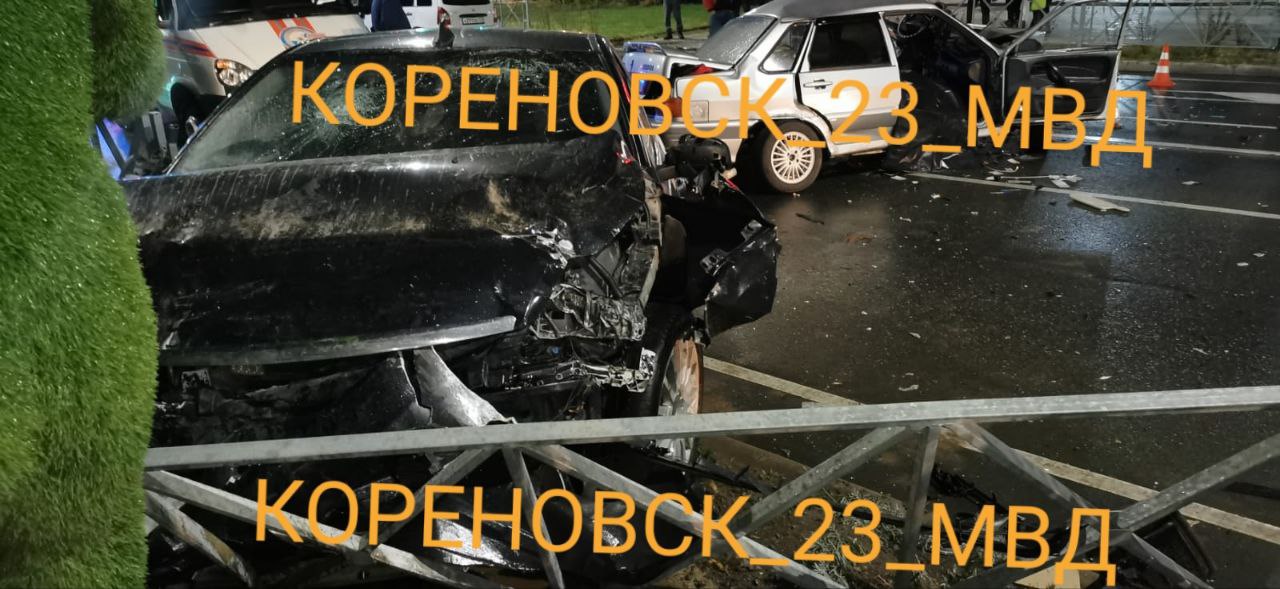 В Краснодарском крае водитель иномарки устроил смертельное ДТП, проехав на красный свет
