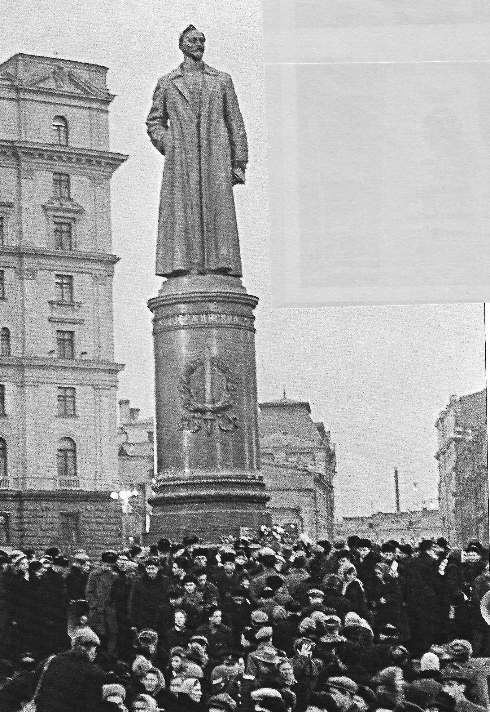 На Лубянку в Москве могут вернуть памятник Дзержинскому