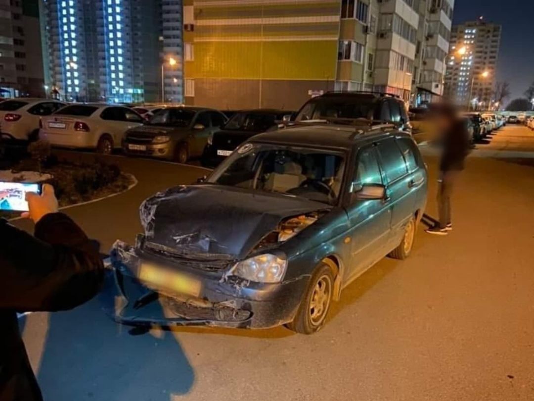 В Краснодаре водитель протаранил на парковке 4 машины, а потом еще одну