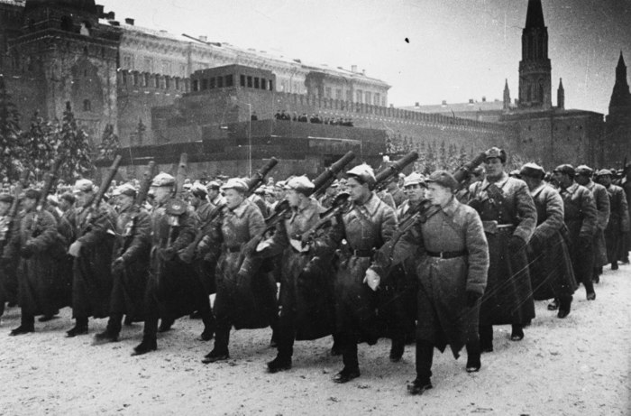 7 ноября: Какой след оставил этот день в истории страны
