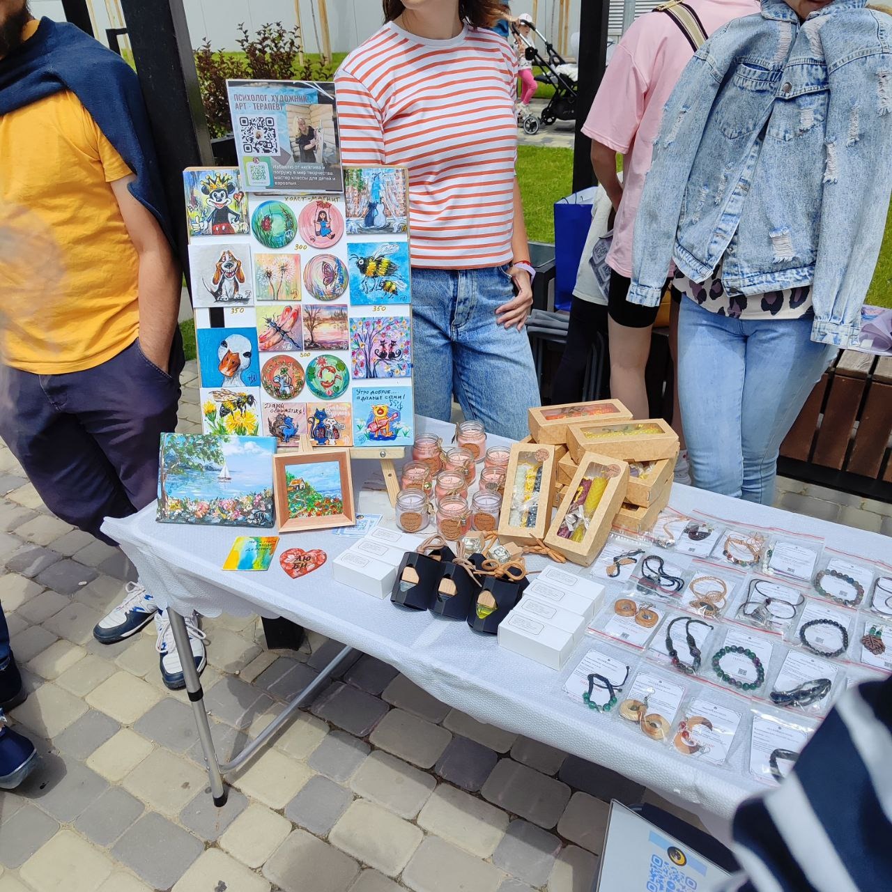 Картины с посланиями и украшения из бисера: ярмарка мастеров прошла в микрорайоне «Самолет» в Краснодаре