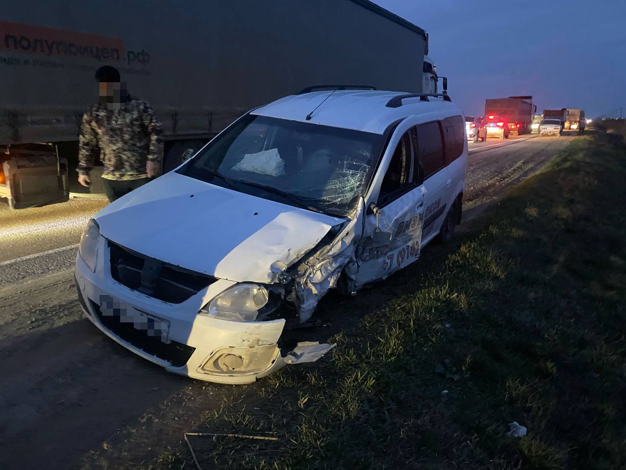 На Кубани в крупном ДТП с участием четырех машин получили травмы подросток и двое взрослых