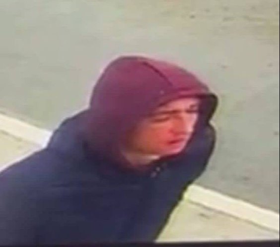 В Краснодарском крае и Адыгее разыскивают мужчину, который мог быть причастен к насилию над несовершеннолетней. Сообщается, что преступление было совершено ночью под Яблоновским мостом. Злоумышленник попал на камеры наружного наблюдения.  Информация о розыске опубликована в официальном telegram-канале Яблоновского городского поселения.  Если вы обладаете какой либо информацией, просьба сообщить об этом в правоохранительные органы по номеру телефона: 8 (877) 719-70-02, - говорится в сообщении. 