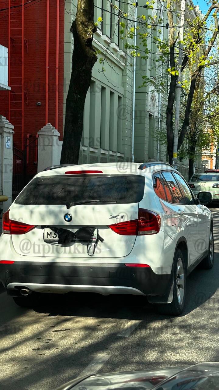 Новый способ маскировки автомобильных номеров заметили в Краснодаре