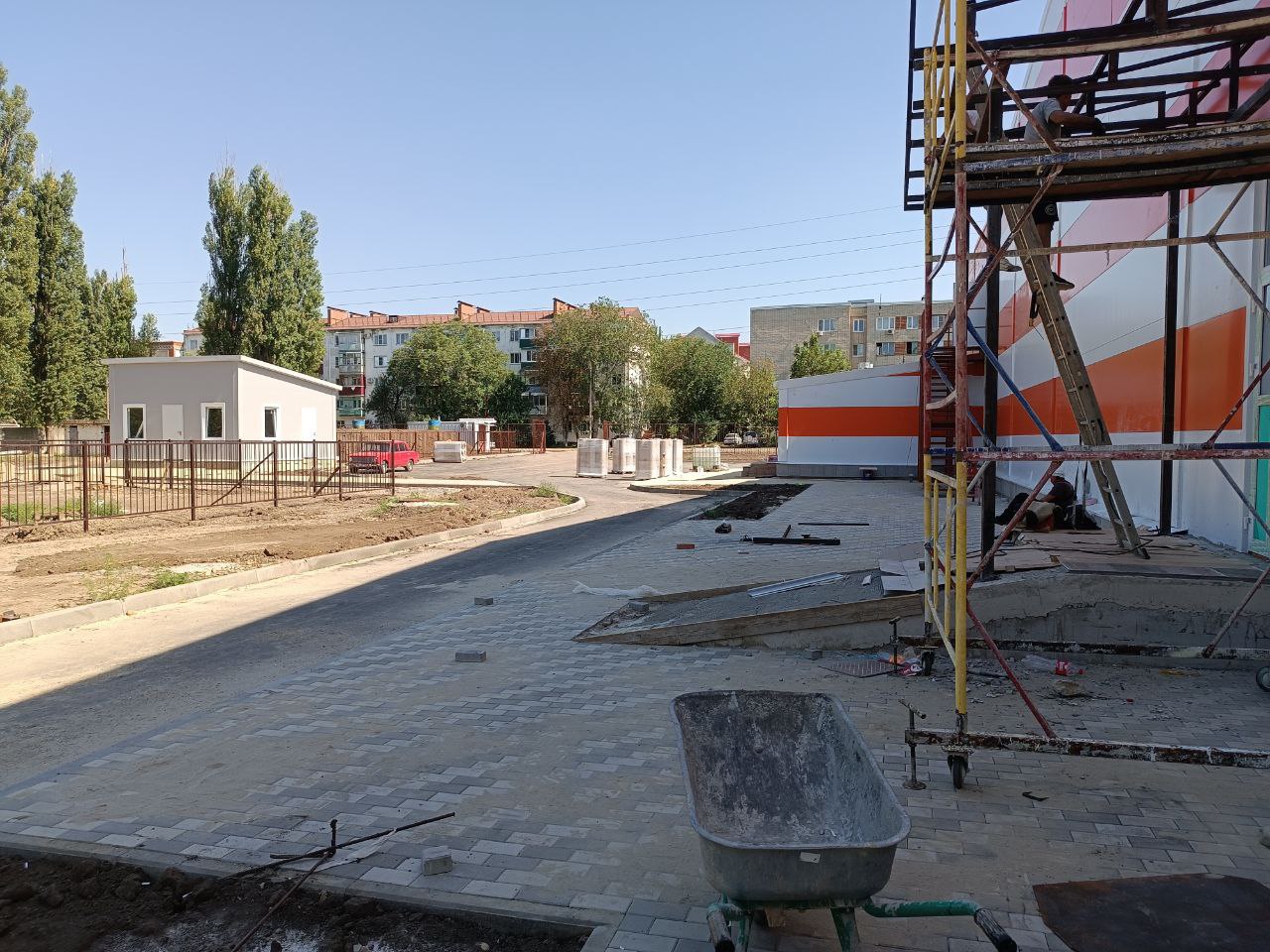 На Кубани почти год не могут завершить строительство спорткомплекса