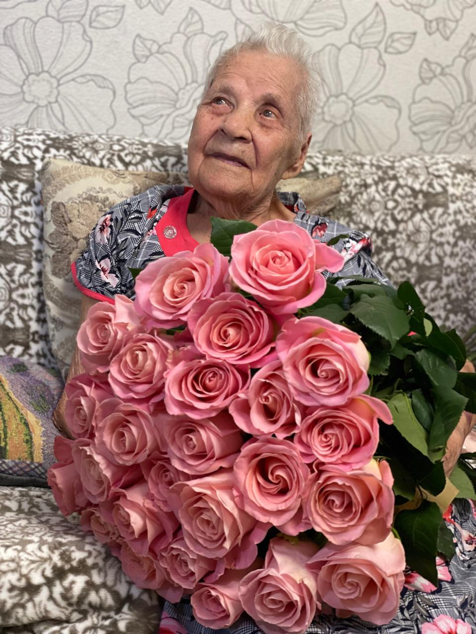 Депутат Андрей Анашкин поздравил Почетного гражданина Краснодара Марию Губину с 102-летием