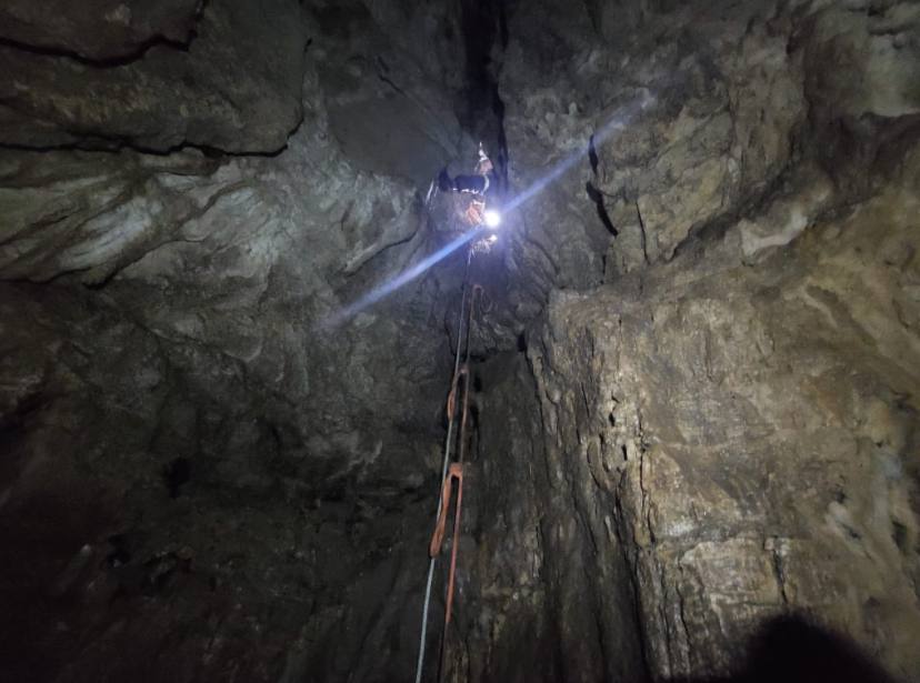 Пещеру превратили в место для свалки мусора в Краснодарском крае