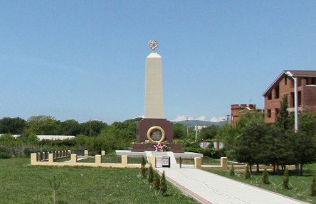 В Геленджике рушится памятник героям Великой Отечественной войны