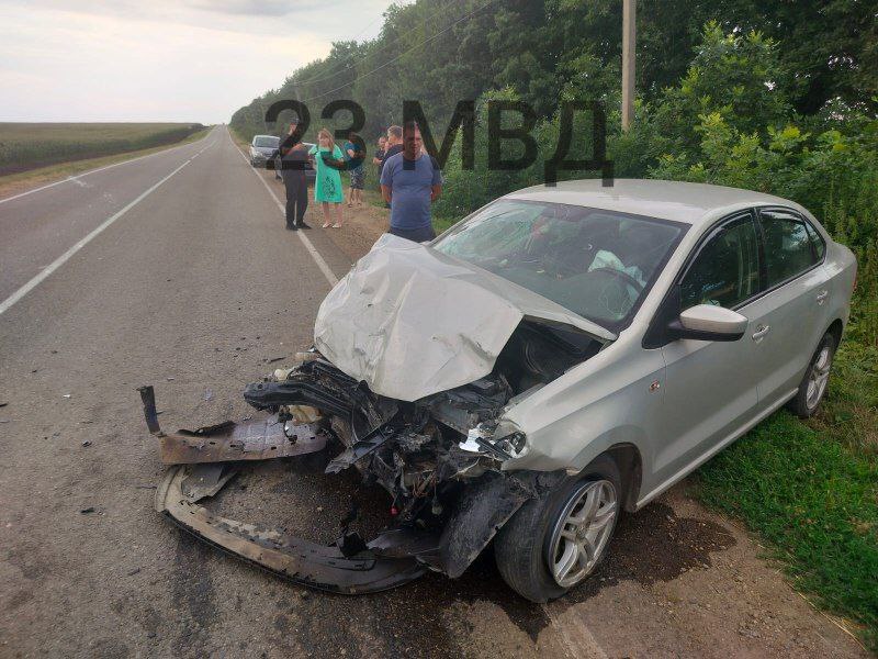 Не уступил дорогу: на Кубани пять человек пострадали в ДТП