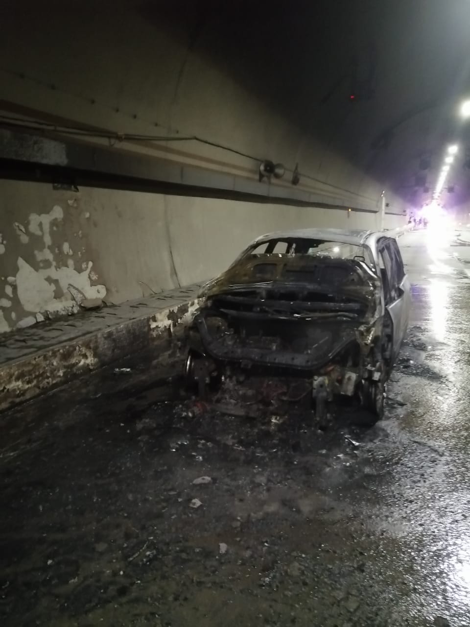 В одном из тоннелей Сочи вспыхнул автомобиль