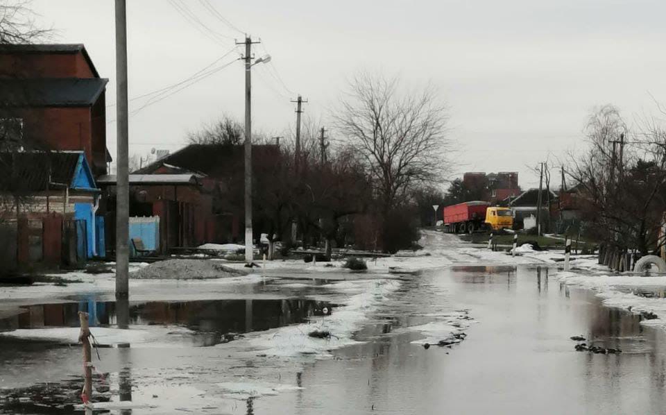 Затопило улицы в районах Краснодарского края