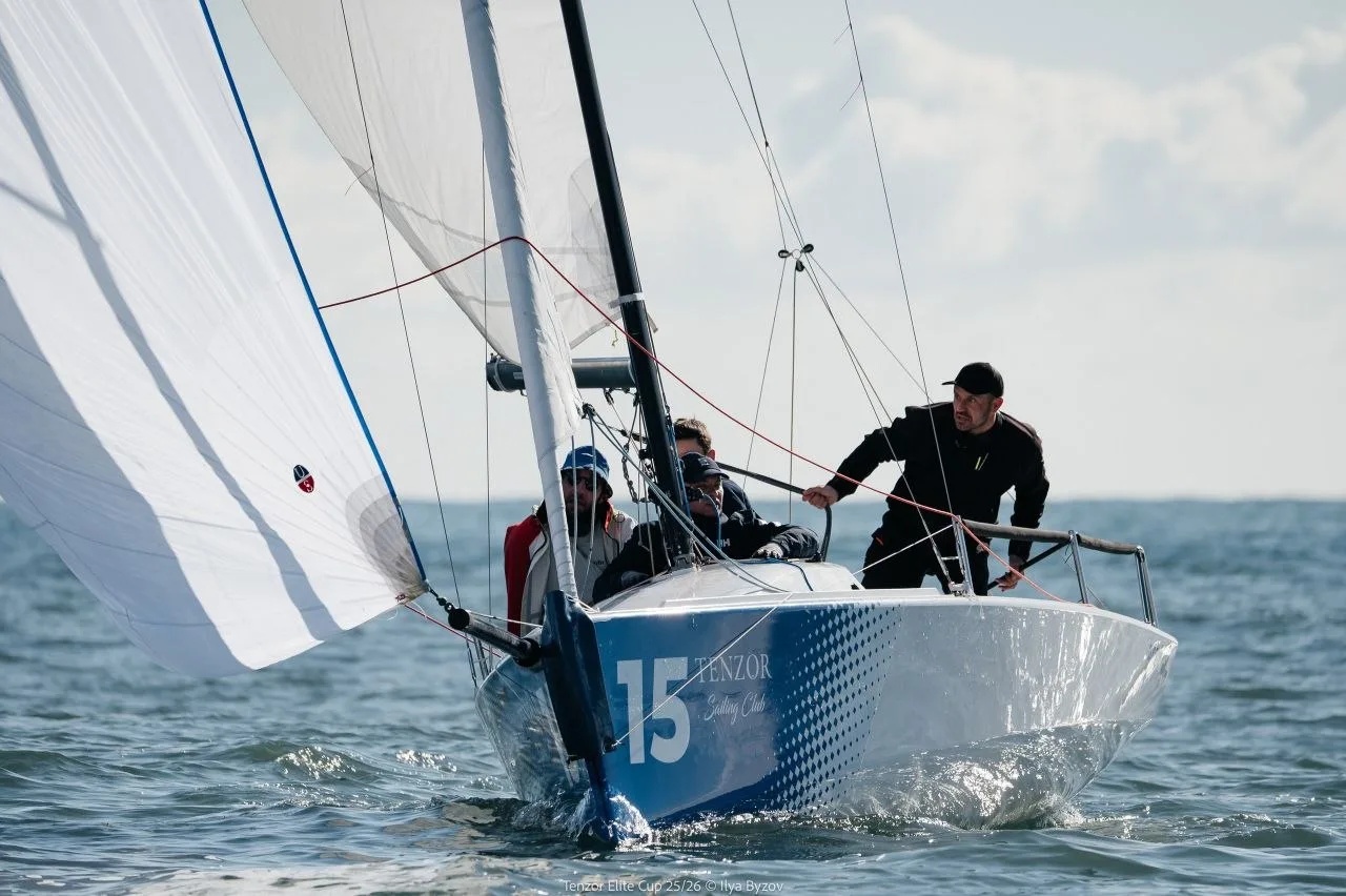 Парусная яхта