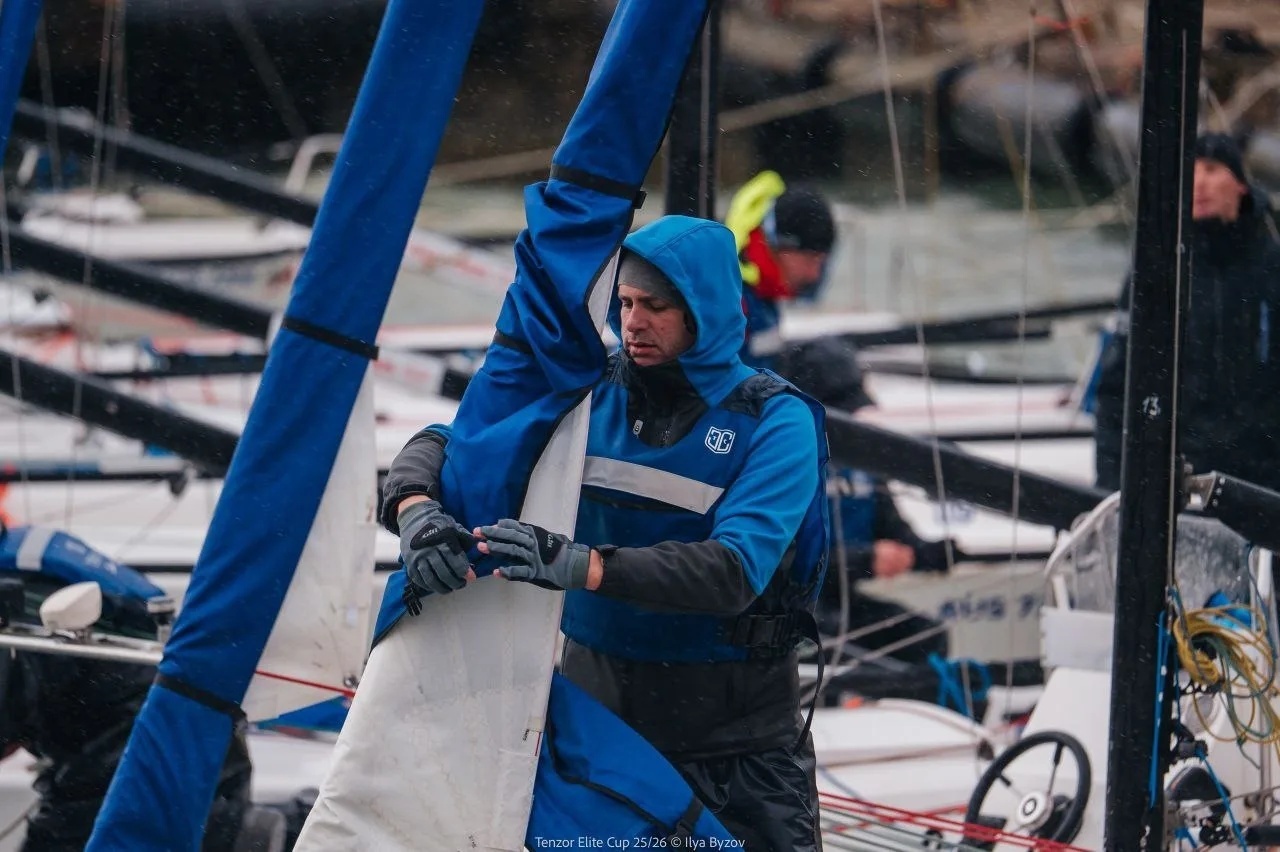 Парусная яхта