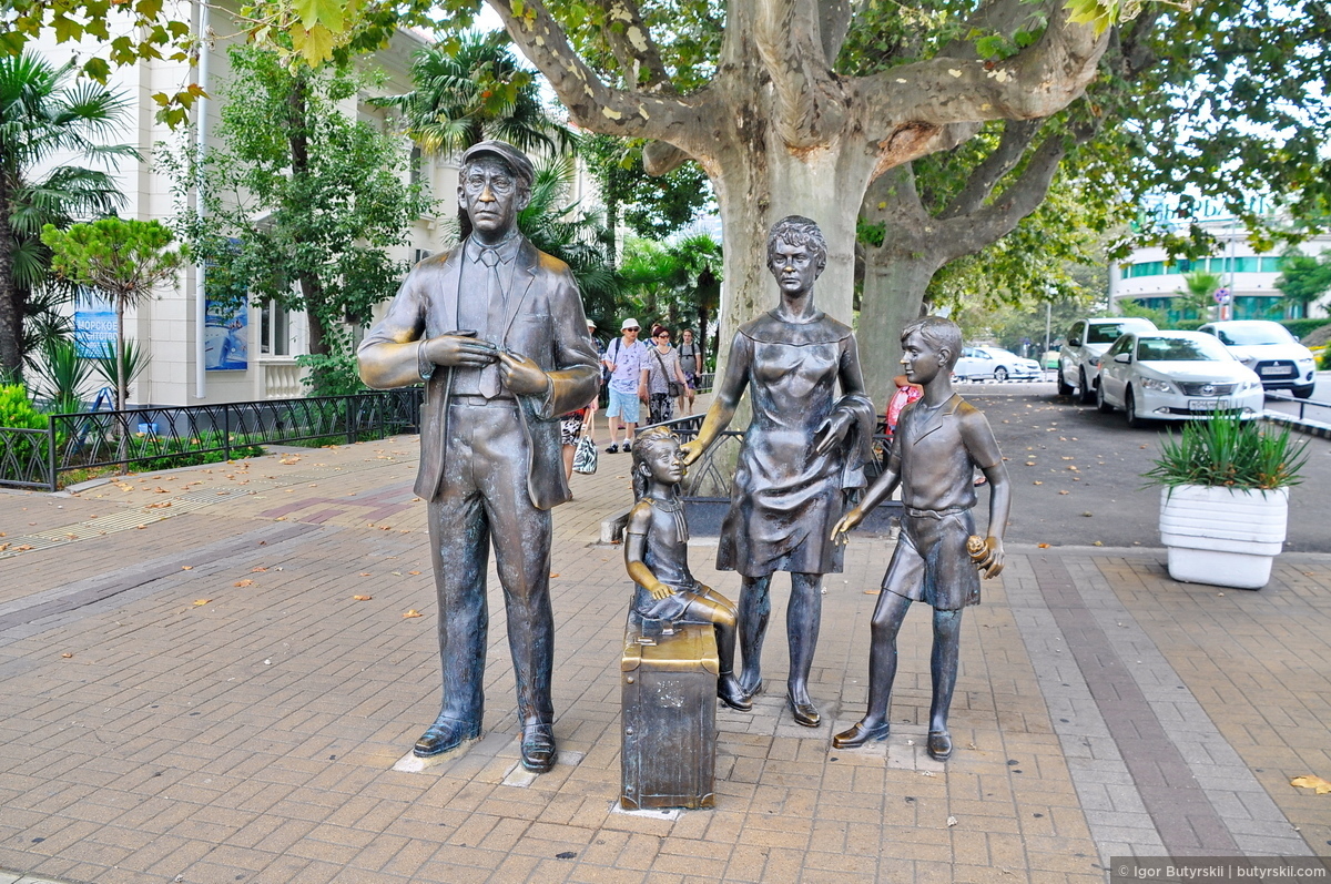 Наши люди: 100-летию Леонида Гайдая посвятили выставку в Сочи