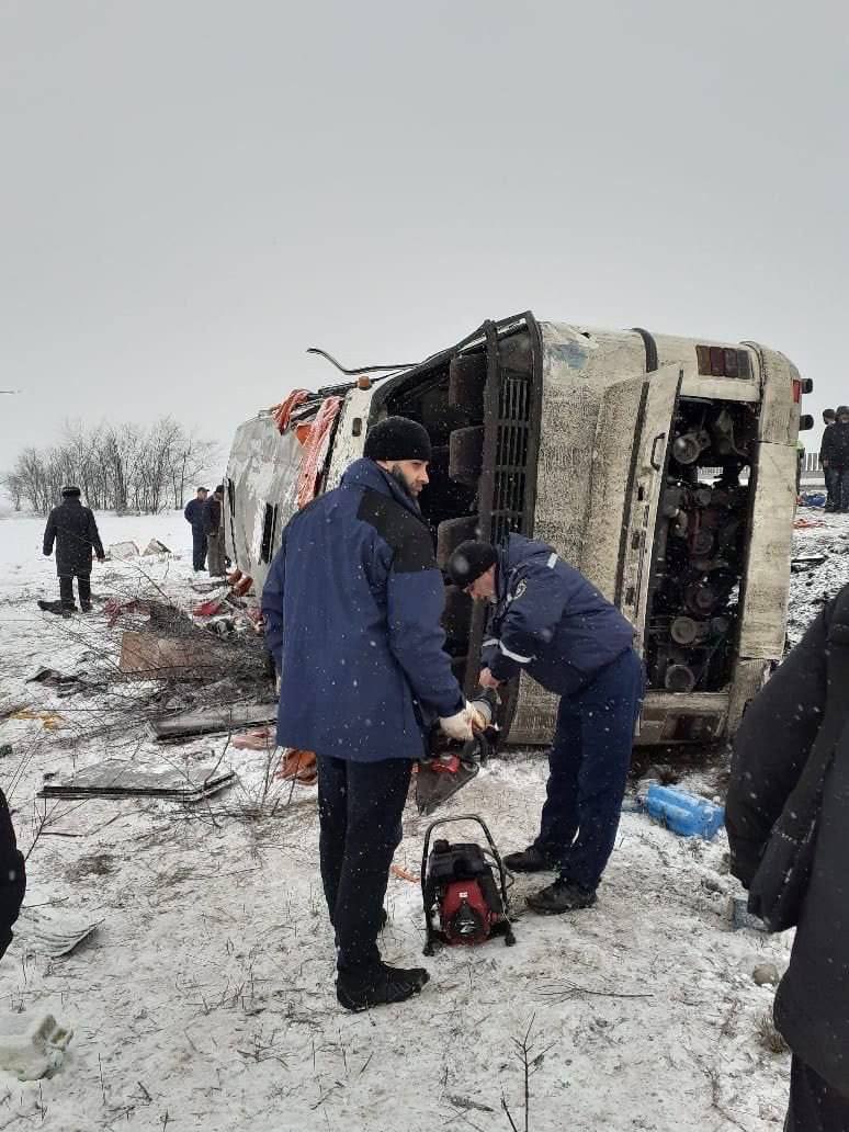 Рейсовый автобус «Краснодар-Махачкала» вылетел с трассы и перевернулся