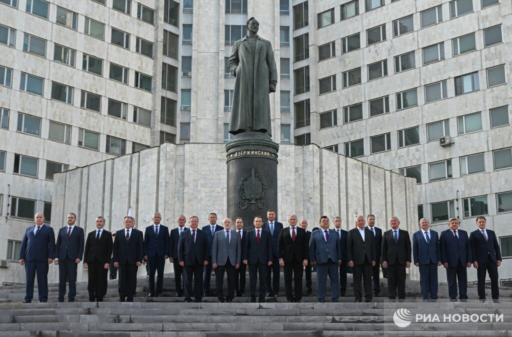В Москве открыли памятник Дзержинскому - копию снесенного монумента на Лубянке
