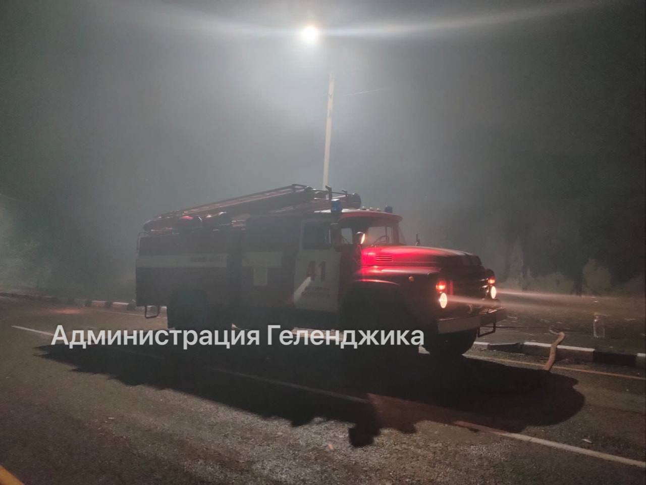 В хуторе под  Геленджиком из-за короткого замыкания сгорели  десять гостевых домов