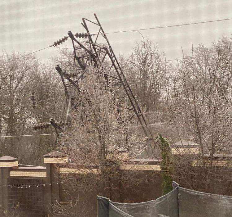 Жителей Краснодарского края попросили не ездить в Ростов из-за обледенения дорог