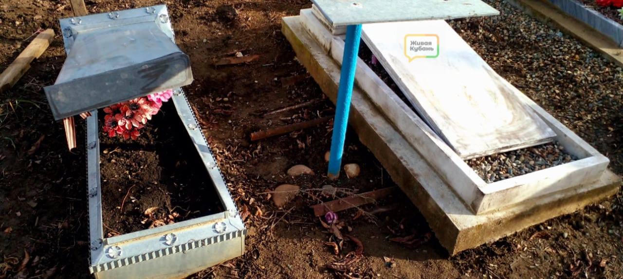 Два подростка разгромили кладбище в селе Воскресенском