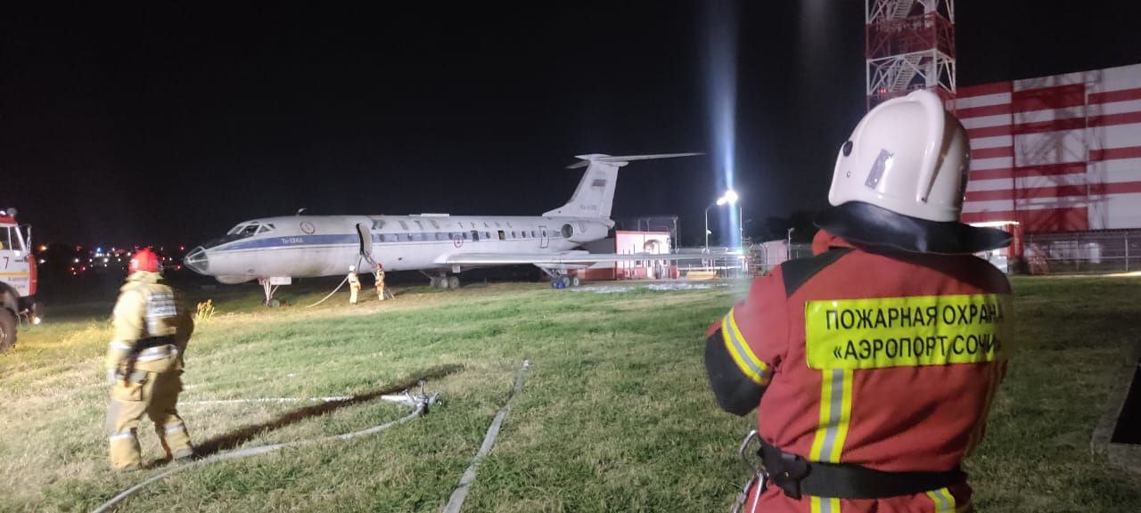Огонь в аэропорту Сочи