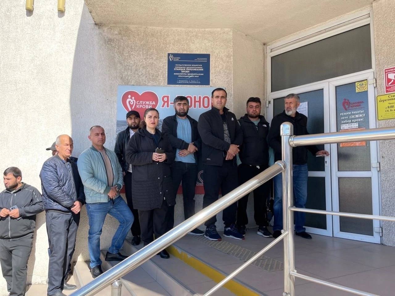 Таджики сдают кровь