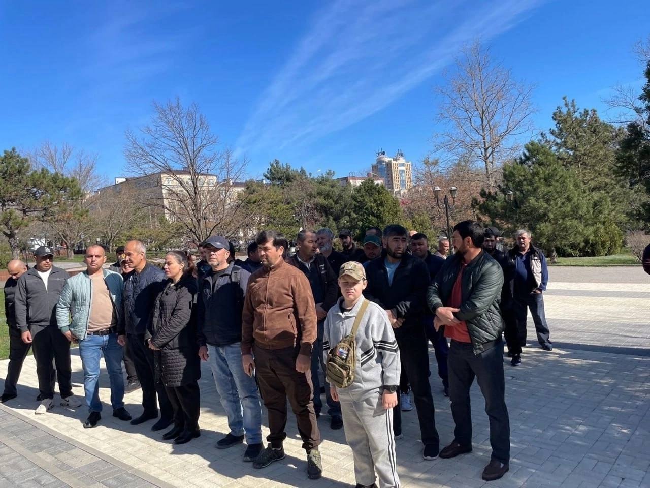 Таджики сдают кровь