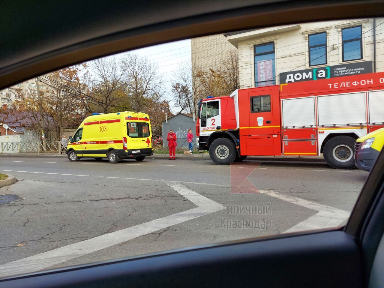 В центре Краснодара столкнулись три автомобиля