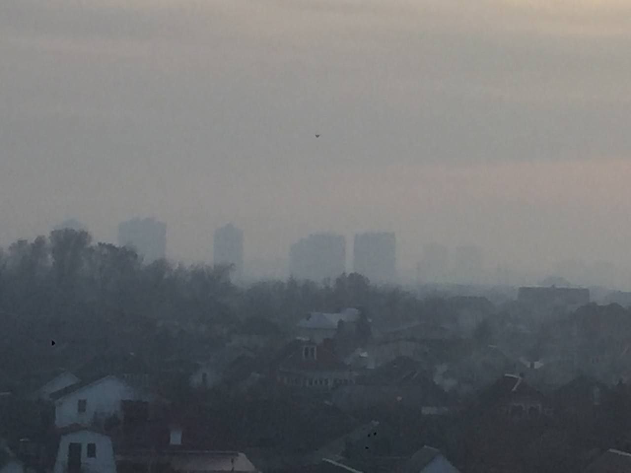 Жители Краснодара вновь пожаловались на запах дыма и смог