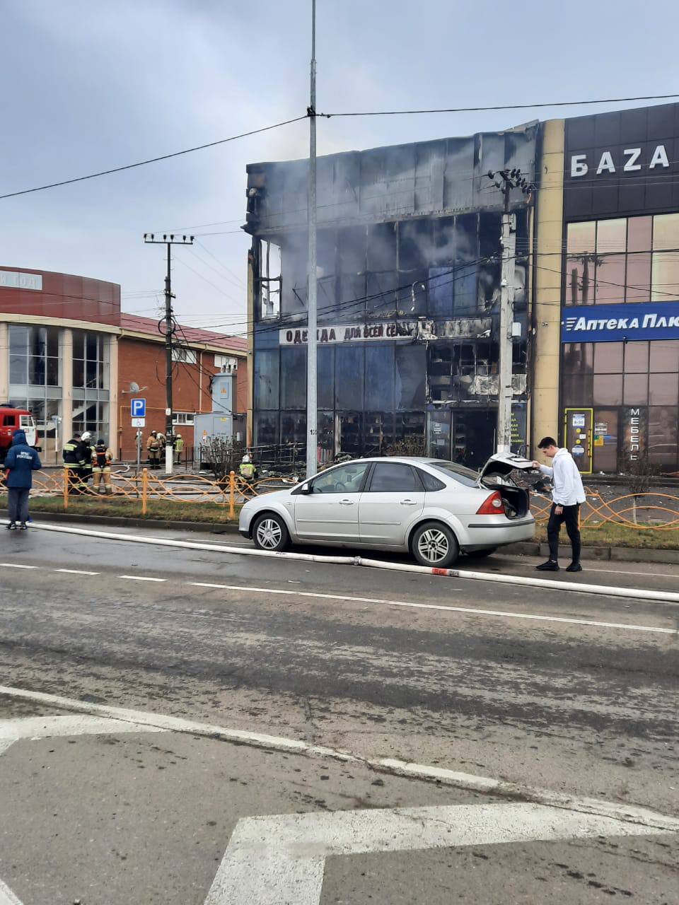 Установлена предварительная причина пожара в торговом центре на Кубани