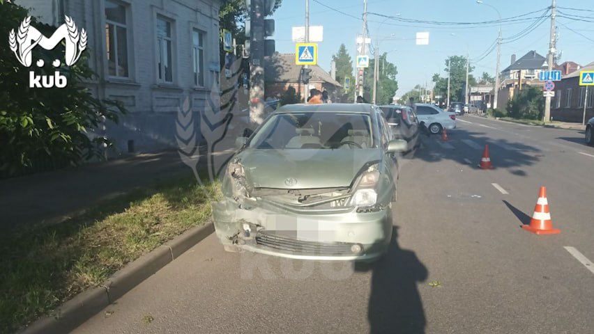 В Краснодаре из-за отключенного светофора произошло массовое ДТП