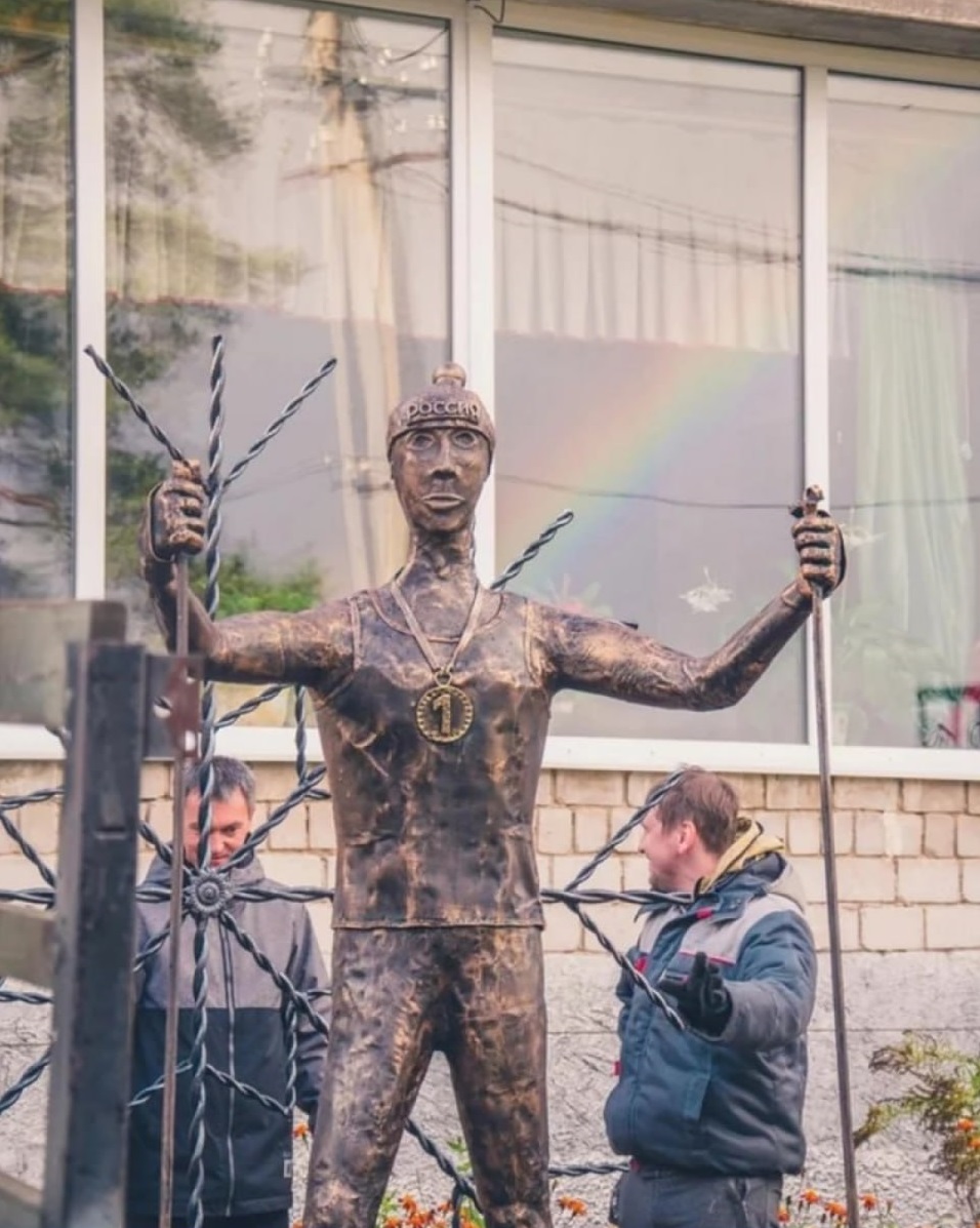 В России появился памятник, признанный «мужем Алёнки из Нововоронежа»