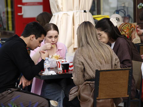 Били по лицу, раздевали и плевали: в Анапе толпа подростков публично унизила девочку
