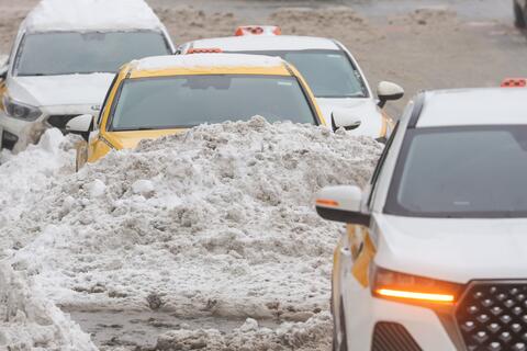 В Шахтах машины заковало в лёд из жидких отходов. Как это вышло?