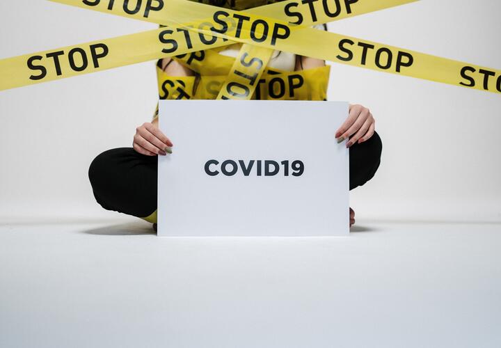 Роспотребнадзор продлил ограничения из-за коронавируса до 2022 года