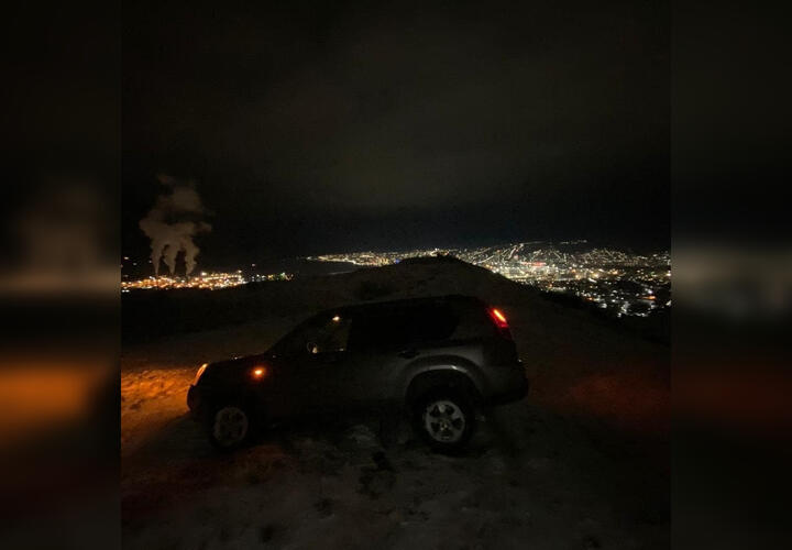 В горах Новороссийска застрял автомобиль